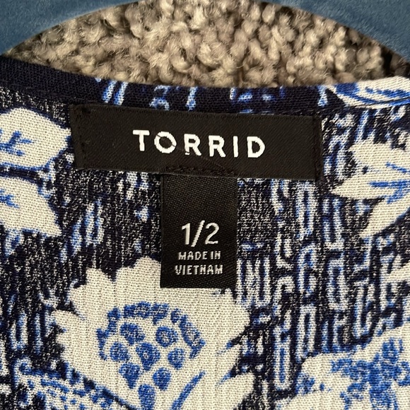 Torrid Plus Size Kimono, Tropical Floral Gauze with Tie Waist, 1X/2X - Picture 2 of 5